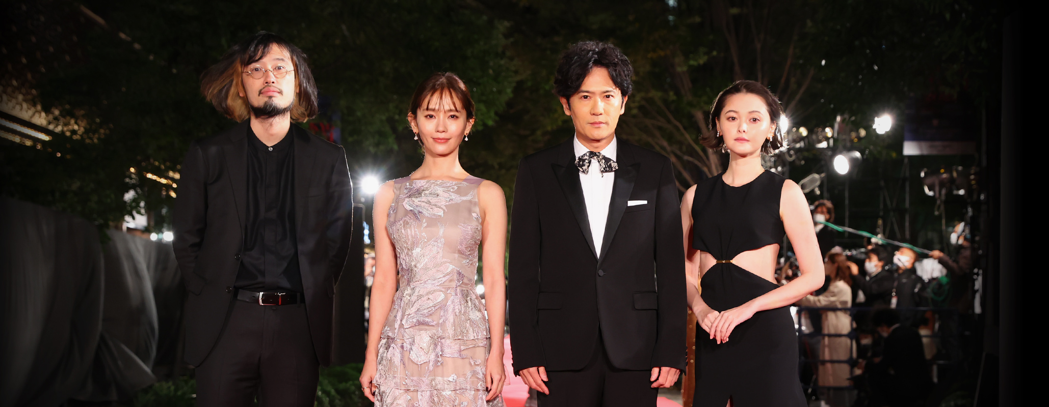 Redcarpet by the window: Imaizumi Rikiya, Inagaki Goro, Nakamura Yuri, Tamashiro Tina